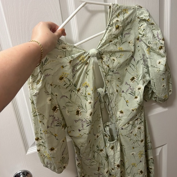 H&M floral mini dress with open back - Picture 2 of 3